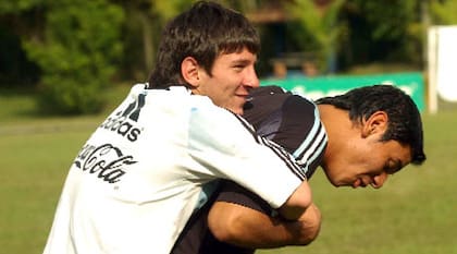 Los primeros pasos en el Sudamericano Sub 20 de 2004... Ustari es dueño de un registro único: estuvo en el comienzo de la carrera de Messi y es testigo directo del tramo final