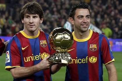 Messi y Xavi, juntos, tras una premiación