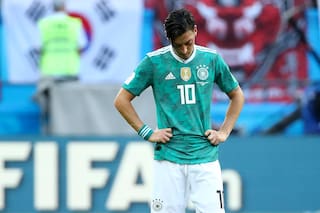 De la gloria con Alemania y Real Madrid a la polémica foto con Erdogan, de los ataques racistas a un retiro casi en silencio