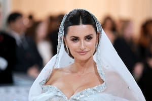 El look “de novia” de Penélope Cruz y el cariñoso momento con Dua Lipa que captaron las cámaras