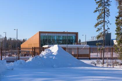 Meta tiene un centro de datos en Lulea, Suecia, que aprovecha las bajas temperaturas para reducir los costos de su refrigeración