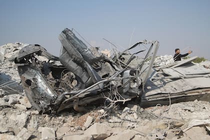 Metal retorcido y cemento derruido, en el lugar donde habría sido ultimado Al-Baghdadi