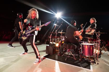 El grupo californiano Metallica inició una cruzada contra Napter, acusando a la plataforma de facilitar la piratería de sus canciones