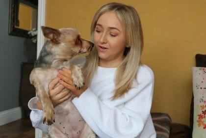 Hannah Powell quedó ciega después de una noche de fiesta en Grecia en 2016.