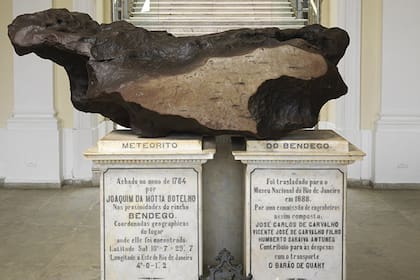 Meteorito Bendegó: De 5,3 toneladas, el más grande de Brasil. Se salvó por su naturaleza ígnea