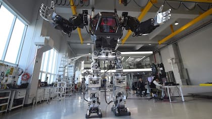 Method-2 está considerado como el primer robot bípedo tripulado del mundo