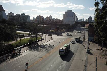 El metrobús del Bajo, en la intersección de Brasil y Paseo Colón