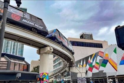 Metromover, el transporte gratuito y poco conocido que recorre el centro de Miami