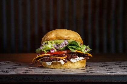 Según Gaffuri, dorar el pan muy bien del lado de adentro y con bastante manteca es fundamental para lograr la hamburguesa perfecta