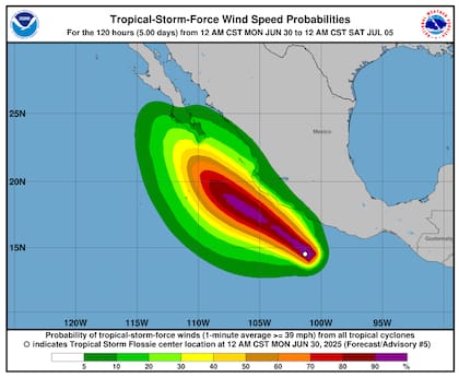 México enfrenta la mayor amenaza: el NHC emitió advertencias de tormenta tropical desde Punta San Telmo hasta Playa Pérula, con lluvias de hasta 250 mm en Oaxaca, Guerrero, Michoacán, Colima y Jalisco