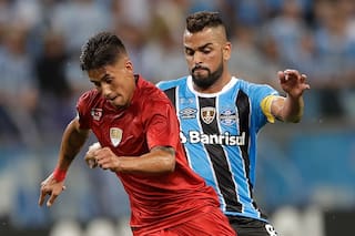 Maximiliano Meza, indiscutido de Ariel Holan, combina categoría con sacrificio