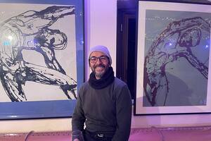 Meza, de festejo, con parte de su serie "Juegos"