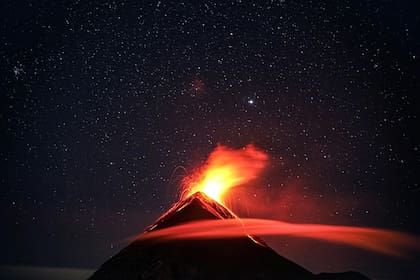 Mhoni Vidente advirtió que en diciembre de 2025 se registrará la activación de unos ocho volcanes en todo el mundo (Pexels/Clive Kim)