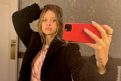 "Mi abuela y yo estamos muy unidas. La quiero mucho y, a pesar de la distancia, pasamos mucho tiempo juntas", le confesó a ¡HOLA!