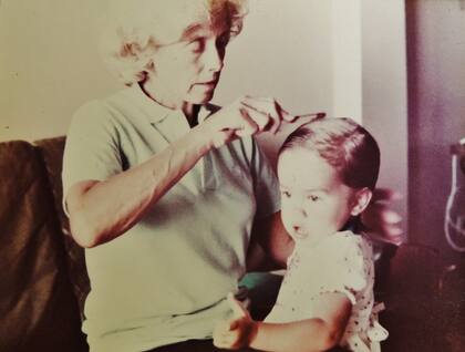 Mi abuela y yo. No subo foto actual porque es muy coqueta y no siempre le gusta que la fotografíe