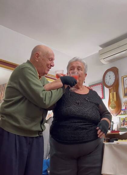 "Mi abuelo siemore cuidó de mi abuela", relató el joven tiktoker (Foto: Captura TikTok @albeertobrown)