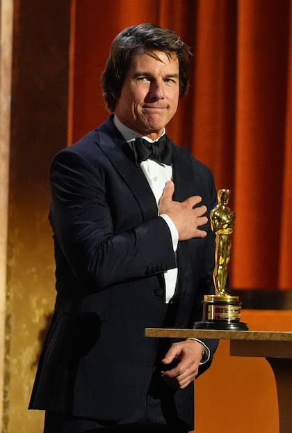 “Mi amor por el cine comenzó a una edad muy temprana, desde que tengo memoria. Era solo un niño pequeño en una sala de cine a oscuras, y recuerdo ese rayo de luz que cruzó la sala, y recuerdo mirar hacia arriba, y pareció explotar en la pantalla. De repente, el mundo era mucho más grande que el que conocía”, dijo el actor en su discurso