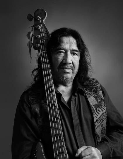 Mi bajo: Fender Jazz Bass 68 “Lo tengo conmigo desde el 72. Pappo le puso de nombre ‘Jacinto’.”