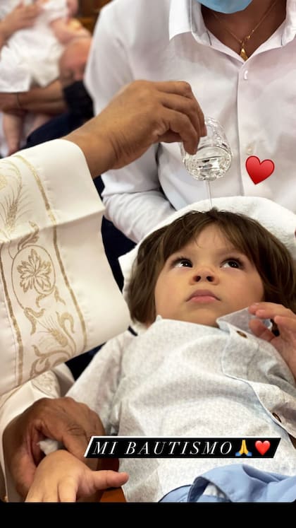 "Mi bautismo": el momento en que Benjamín Gallardo recibe la bendición por parte del Padre Ignacio