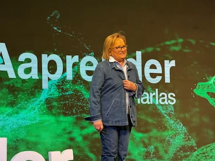 “Mi carrera comienza y está marcada fundamentalmente por el pueblo en que nací, General Las Heras, provincia de Buenos Aires, un lugar agrícola-ganadero, pero fundamentalmente de la cuenca lechera bonaerense”, contó Irigoyen