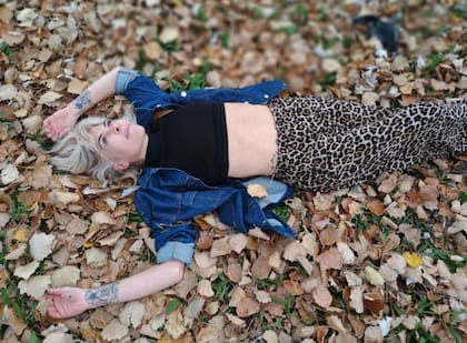 "Mi familia está a mil kilómetros de acá, con lo cual tengo una red de amigas que me sostienen, en la medida que se pueda. En lo cotidiano intento organizarme para hacer como máximo dos cosas a la vez.", cuenta Carolina Fernández.