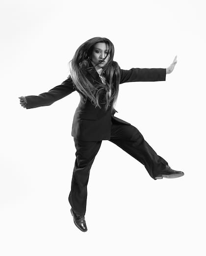 "Mi interés nunca fue sacar provecho u ocultar la referencia. No quiero ser Oscar Bony, no lo necesito", dice La Chola, que retiró la imagen de la muestra; volverá a exhibirse sin los disparos y cambiará de referencia: ahora como homenaje a Robert Longo