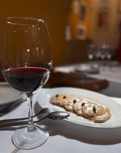 “Mi mamá siempre lo hacía; la particularidad de su receta está en agregarle un toque de aceto balsámico, que le da un toque más dulzón”, cuenta Sandra