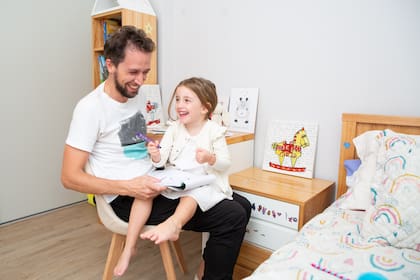 “Mi marido me apoya en todo, es lo más. Sólo me dijo: ‘¿Estás segura de que no te va a doler si te critican?’. Estoy expuesta y él es el que me ve llorar cuando alguien me dice algo feo”, dice Laura.