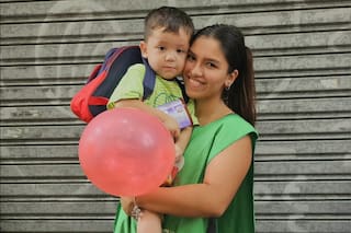 Tiene 17 años, es de Caballito y merienda con chicos que vivieron en la calle