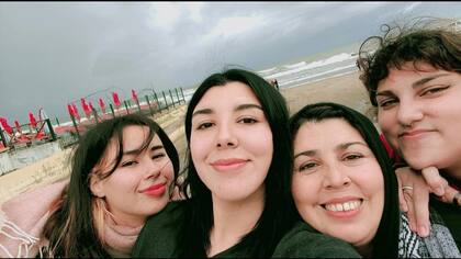 "Mi prioridad siempre es la salud, pero también sueño con tener mi casa propia, que mis hijas logren lo que se propongan en la vida, que sean felices y seguir mi camino junto a la persona que amo".