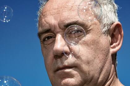 "Mi vida cambió a los 50", dice Adrià (58), que hace 9 cerró El Bulli, su restaurante vanguardista