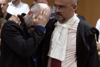 Roberto Saviano obtiene justicia tras 17 años amenazado por la mafia y llora amargamente en el tribunal