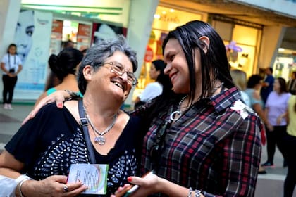 Mía Colussi milita por los derechos de la comunidad LGBT, de las personas con discapacidad, de la mujer y de los adultos mayores