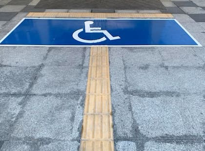 Miami-Dade revisará los permisos de estacionamiento para personas con discapacidad por supuestas irregularidades