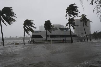 Miami durante la tormenta causada por el huracán en Miami, Florida