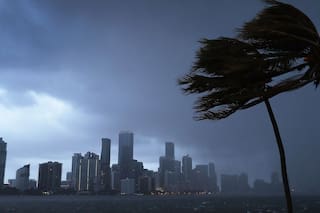 Tormentas eléctricas y Trump congela fondos para Alligator Alcatraz