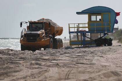 Cada día, las cuadrillas colocarán 100 camiones con un total de 61.000 toneladas de arena