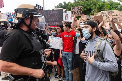 19 estados registraron subas en la cantidad de enfermos; Arizona pidió activar el protocolo de emergencia