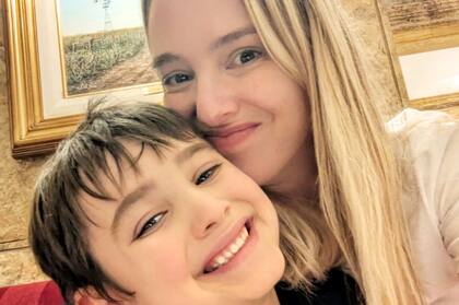 Mica, junto a su hijo, Elliot.