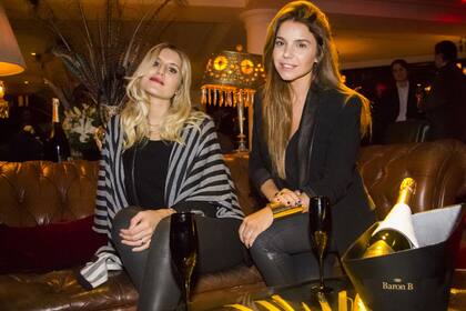 Mica se divirtió con amigas en la fiesta Le Baron