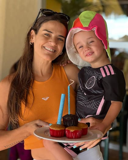 Mica Vázquez contó que además de enterrar la placenta en su limonero, aparte de ella, la transformó en crema para curar la piel de Baltazar