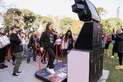 Mica Vázquez se animó al Pump It Up.