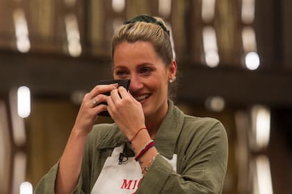 Mica Viciconte, una de las participantes de MasterChef Celebrity, emocionada ante el jurado