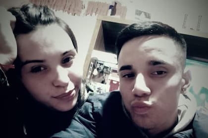 Micaela junto a su novio Matias, acusado por sus familiares como el autor del hecho