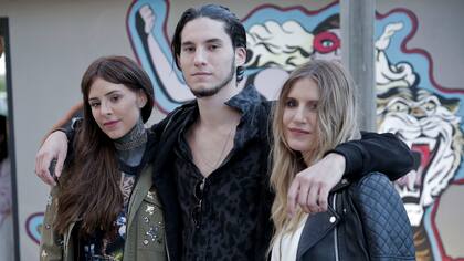 Micaela recibió el apoyo de sus hermanos, Cande y Francisco, durante la inauguración de su local en Uruguay