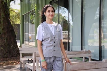 Micaela trabaja en un restaurante de Palermo