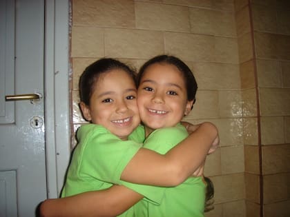 Micaela y Camila cuando eran chicas