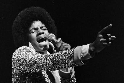 Michael odiaba su nariz porque, según reveló, su padre le decía que era "gorda y fea"