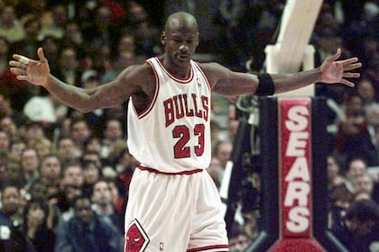 La subasta constó de seis pares de zapatillas de Micahel Jordan