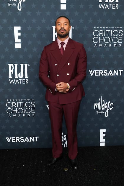 Michael B. Jordan, nominado a mejor actor por Pecadores, se lució con un outfit monocromático de Louis Vuitton